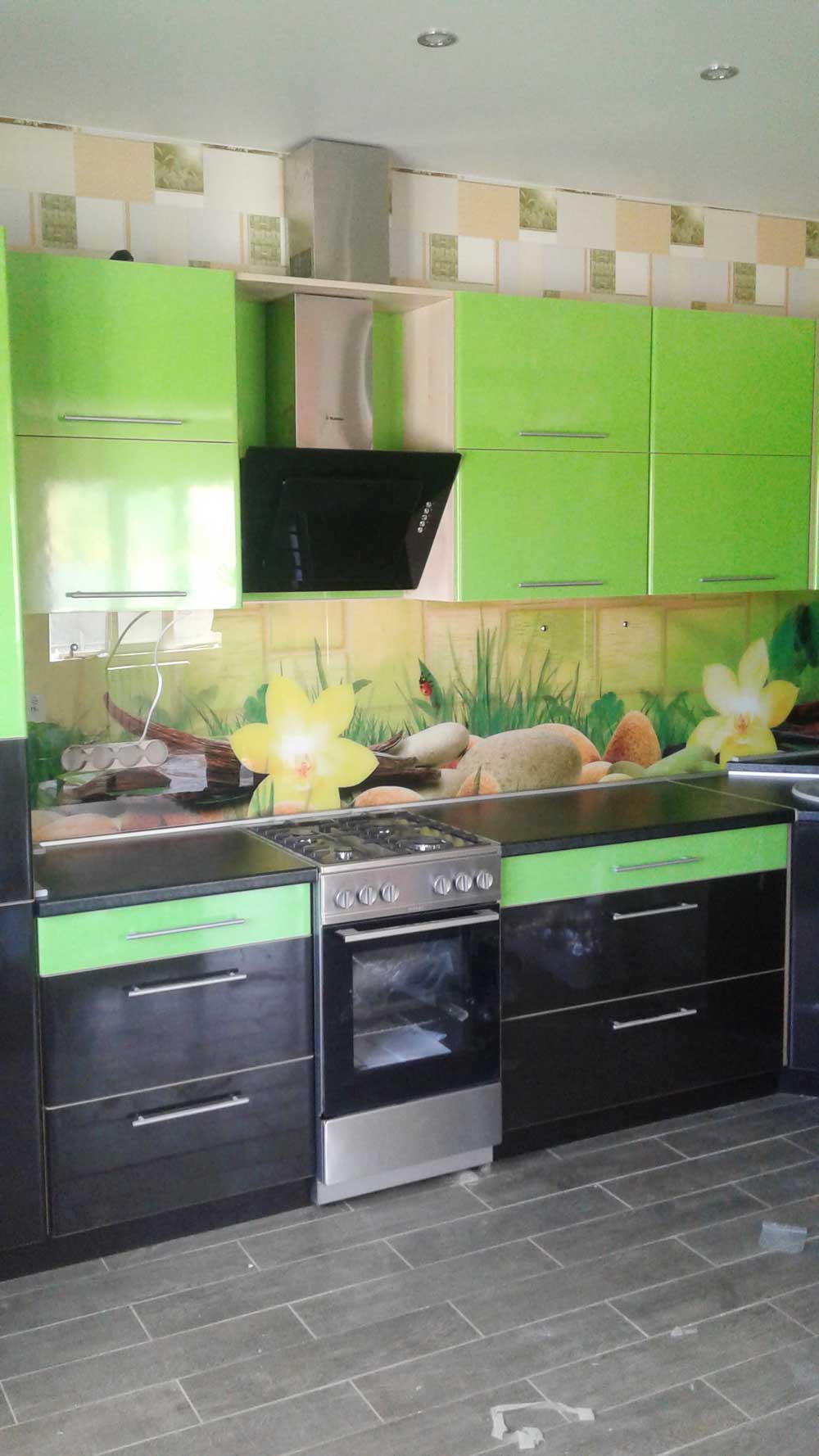 зелено черная кухня