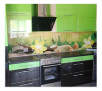 Угловая кухня с ярким сочетанием зеленого и черного